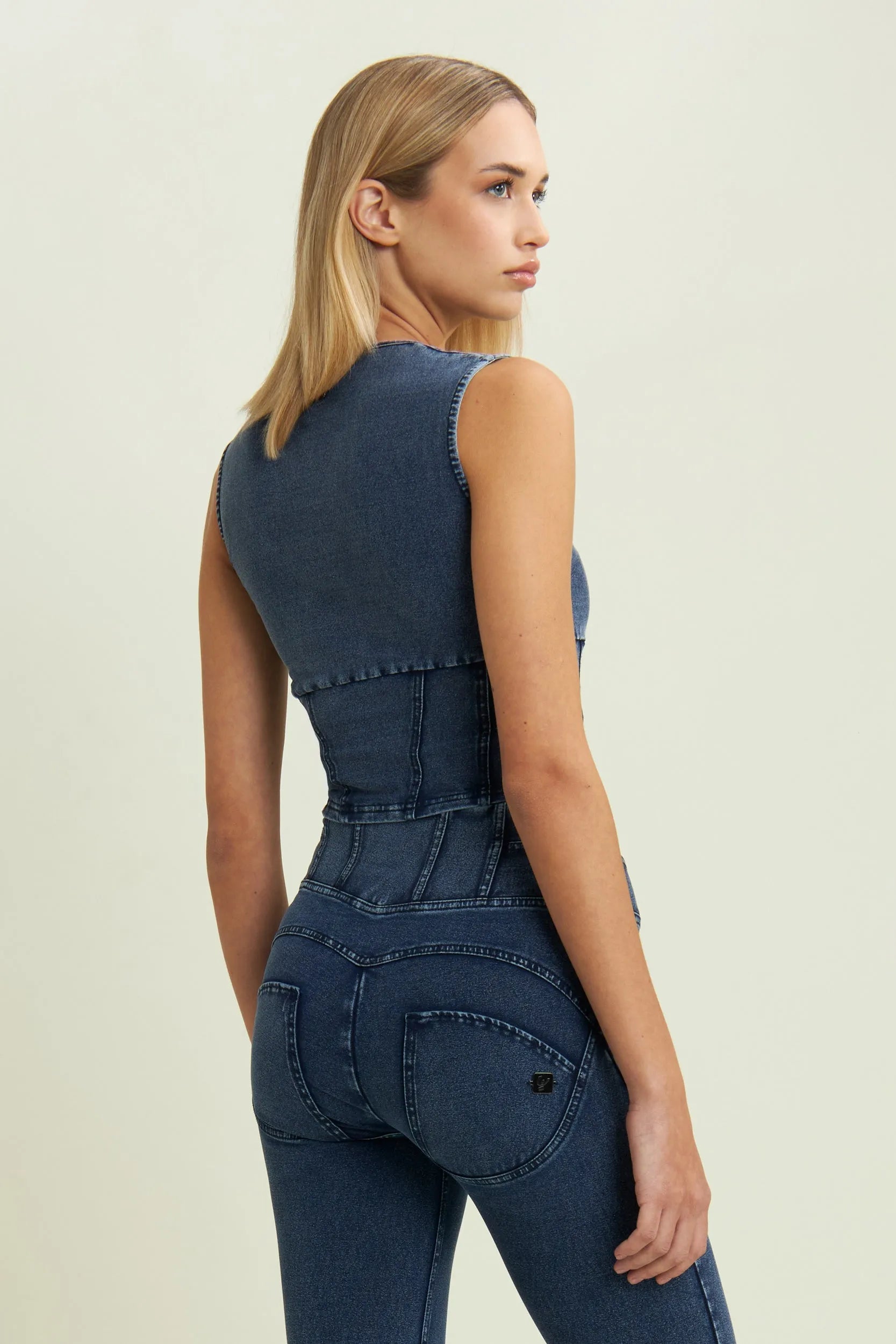 Cropped Tank Seam Detail 3