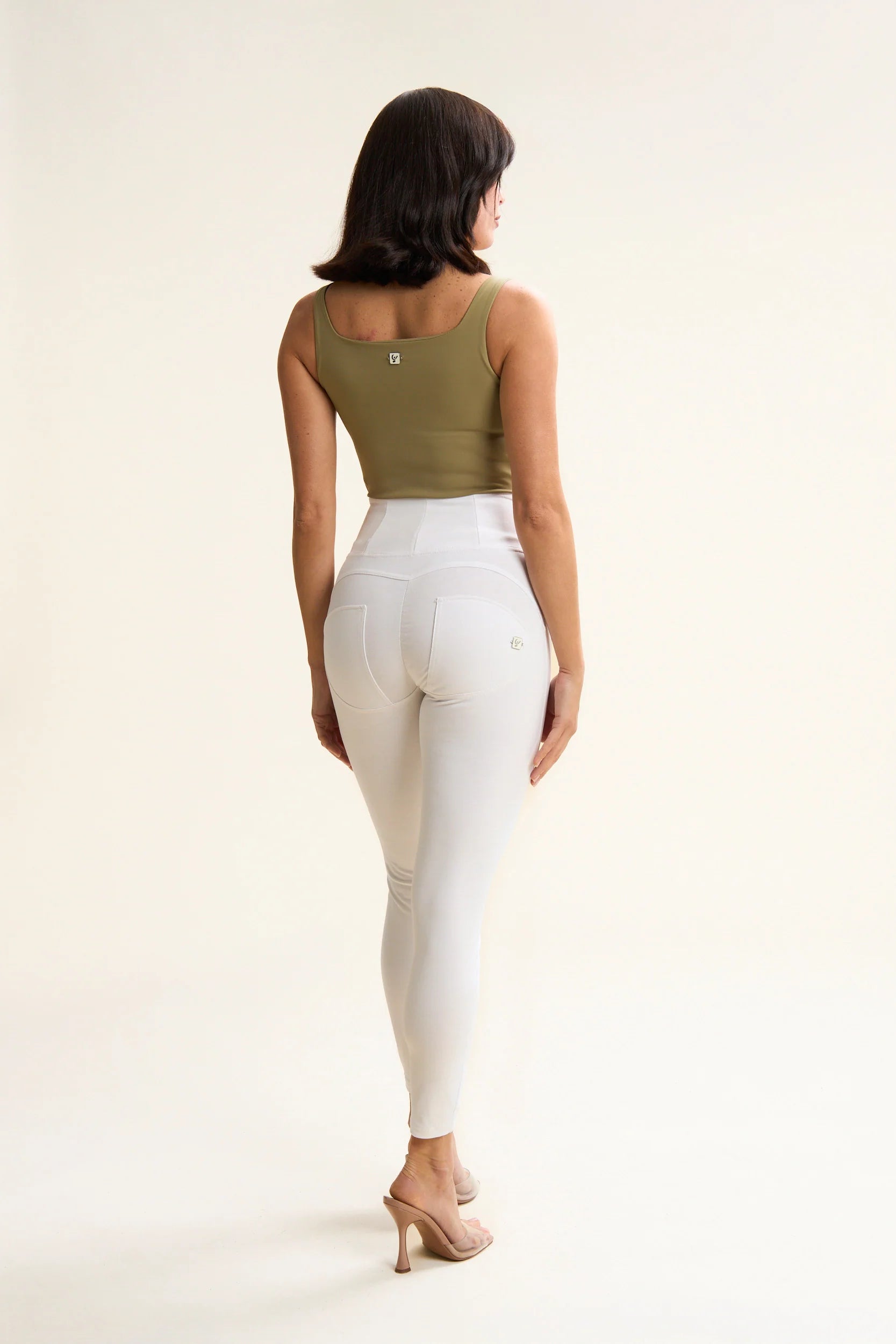 WRUP SNUG Jeans - High Waisted - 7/8 Length Front pocket With Zip - White 2