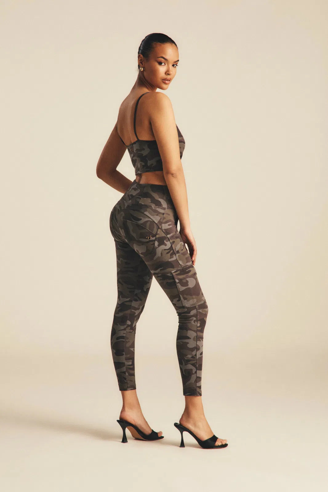 WRUP Cargo Fashion - High Waisted - 7/8 Length - Grey Camo 2