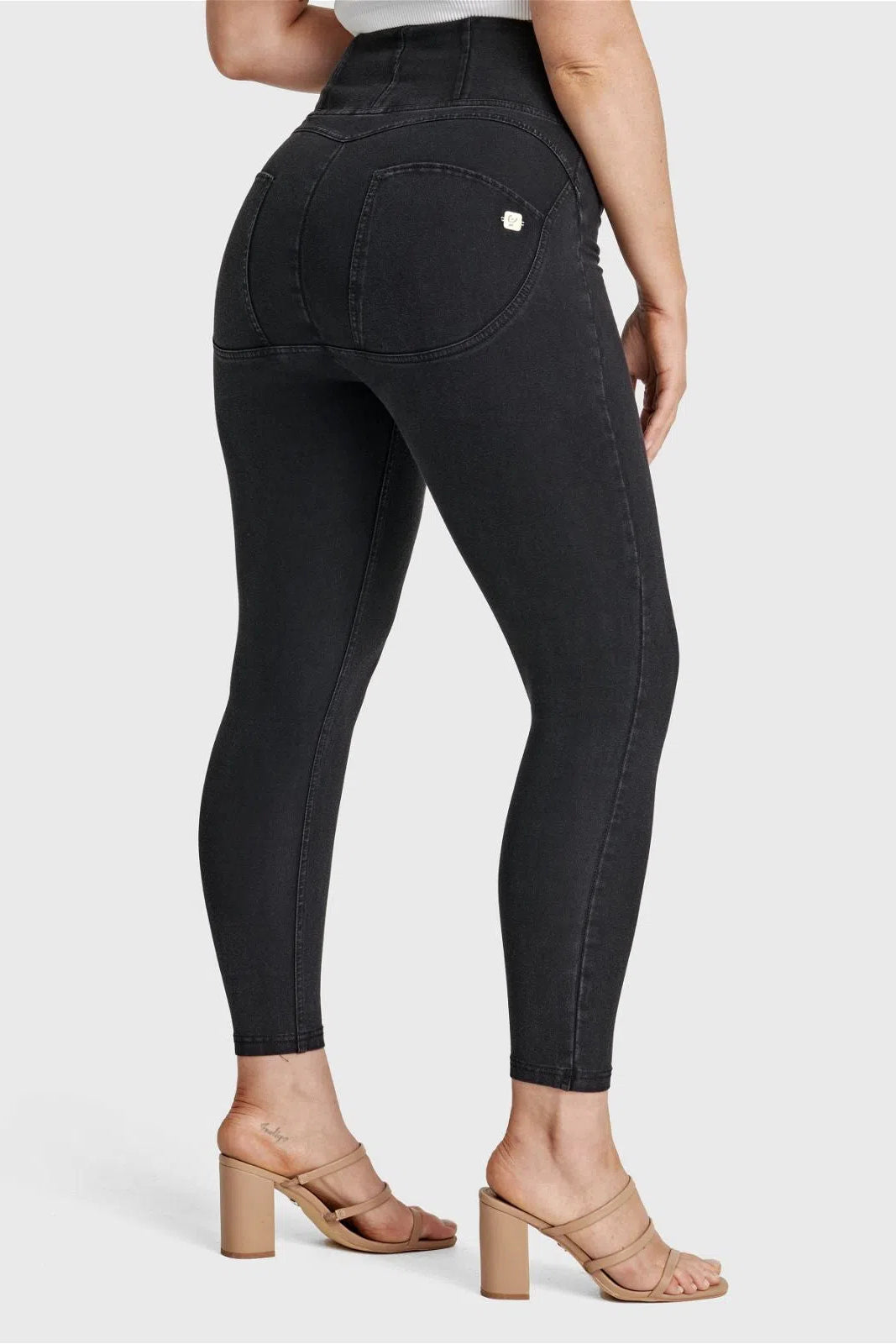 WRUP Curvy Denim - Zip High Waisted - 7/8 Length - Black + Black Stitching 3