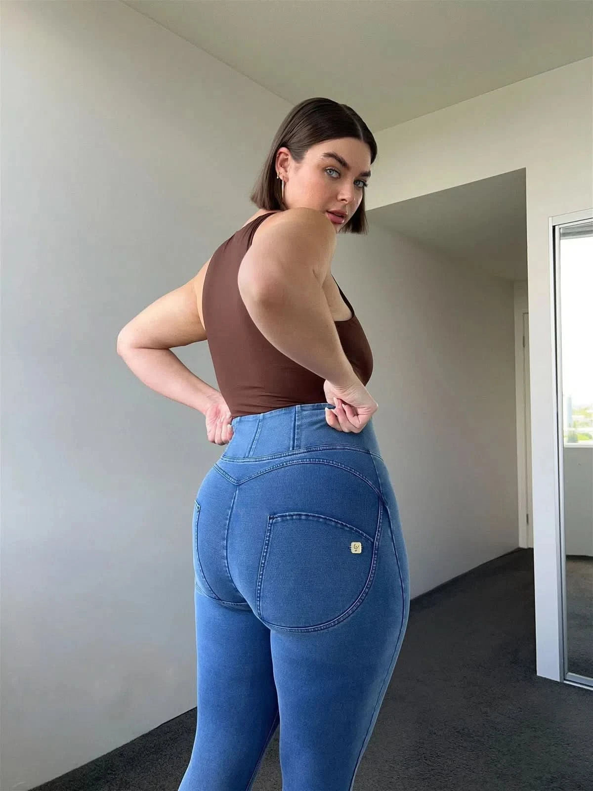 WRUP Curvy Denim - Zip High Waisted - 7/8 Length - Light Blue + WRUP Curvy Denim - Zip High Waisted - 7/8 Length - Light Blue +