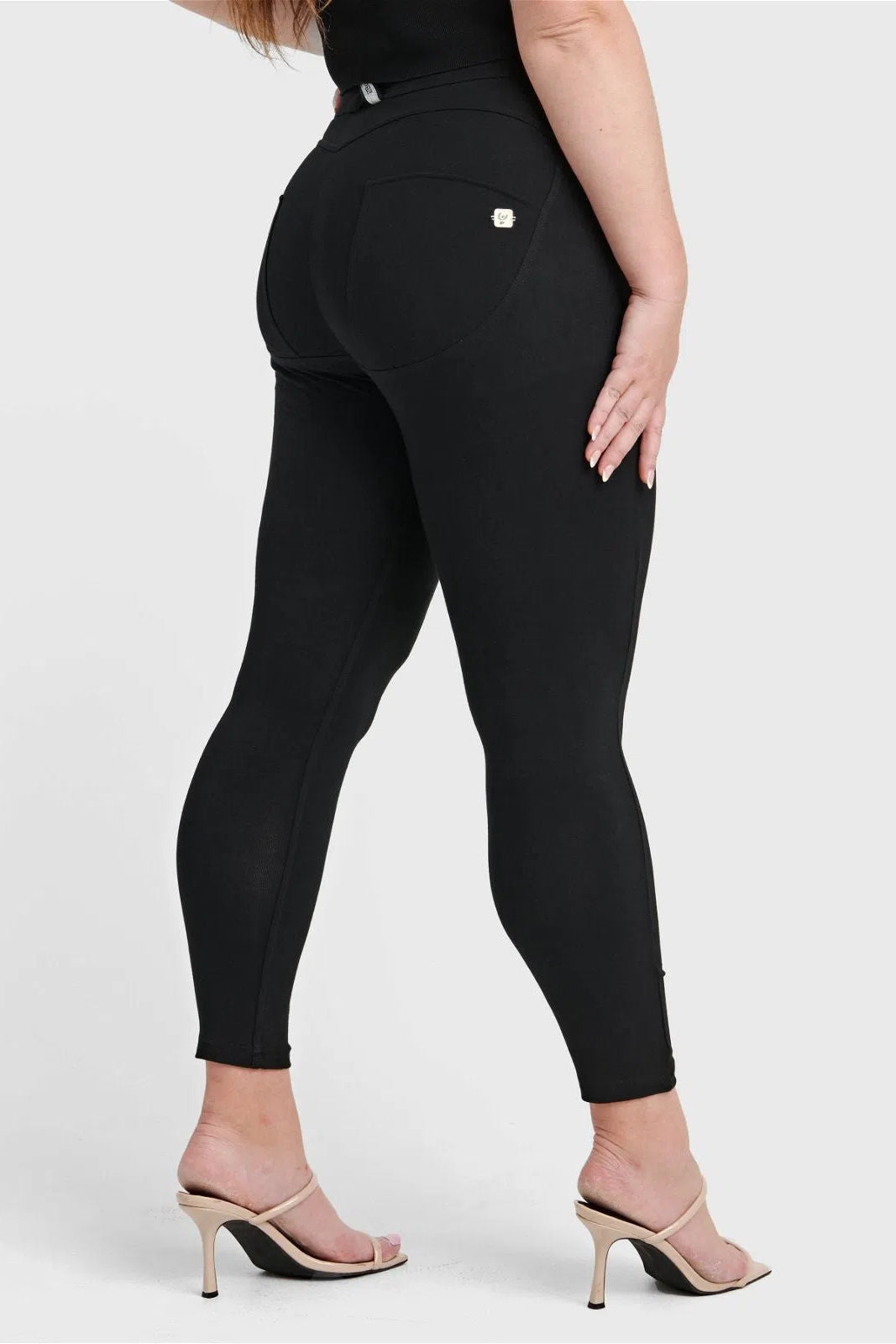 WRUP Curvy Fashion - High Waisted - 7/8 Length - Black 2