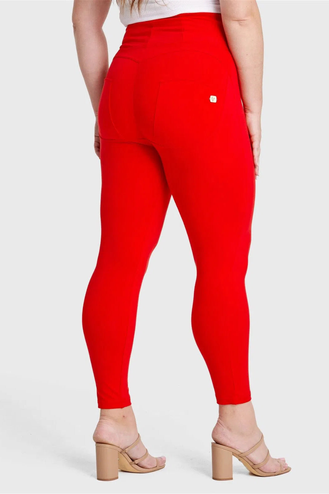 WRUP Curvy Fashion - Zip High Waisted - 7/8 Length - Red 2