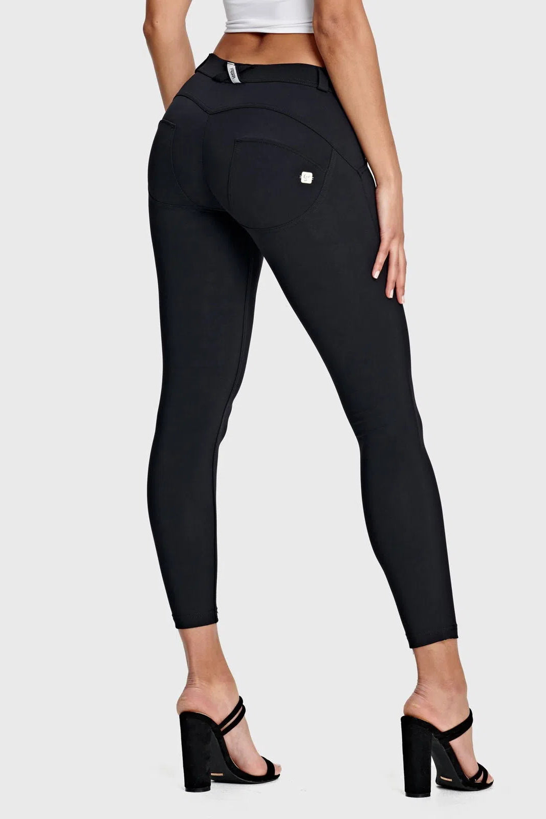 WRUP Diwo Pro - Mid Rise - 7/8 Length - Black 3