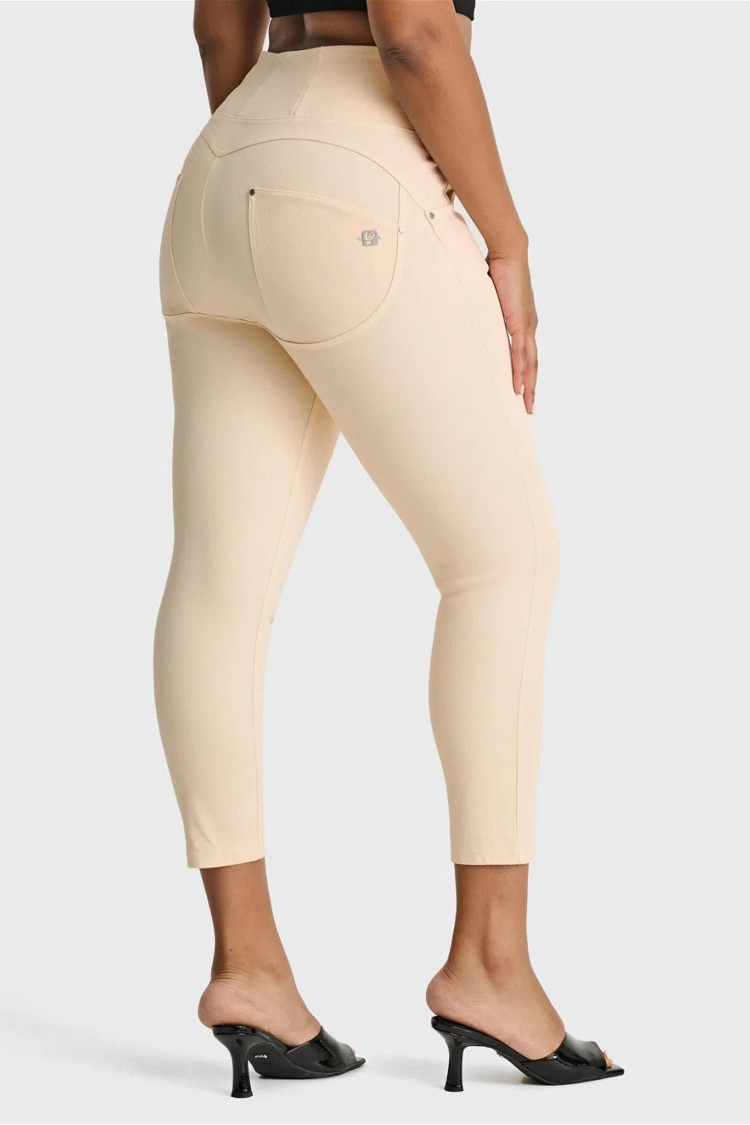 WRUP SNUG Curvy Jeans - High Waisted - 7/8 Length - Ivory 1