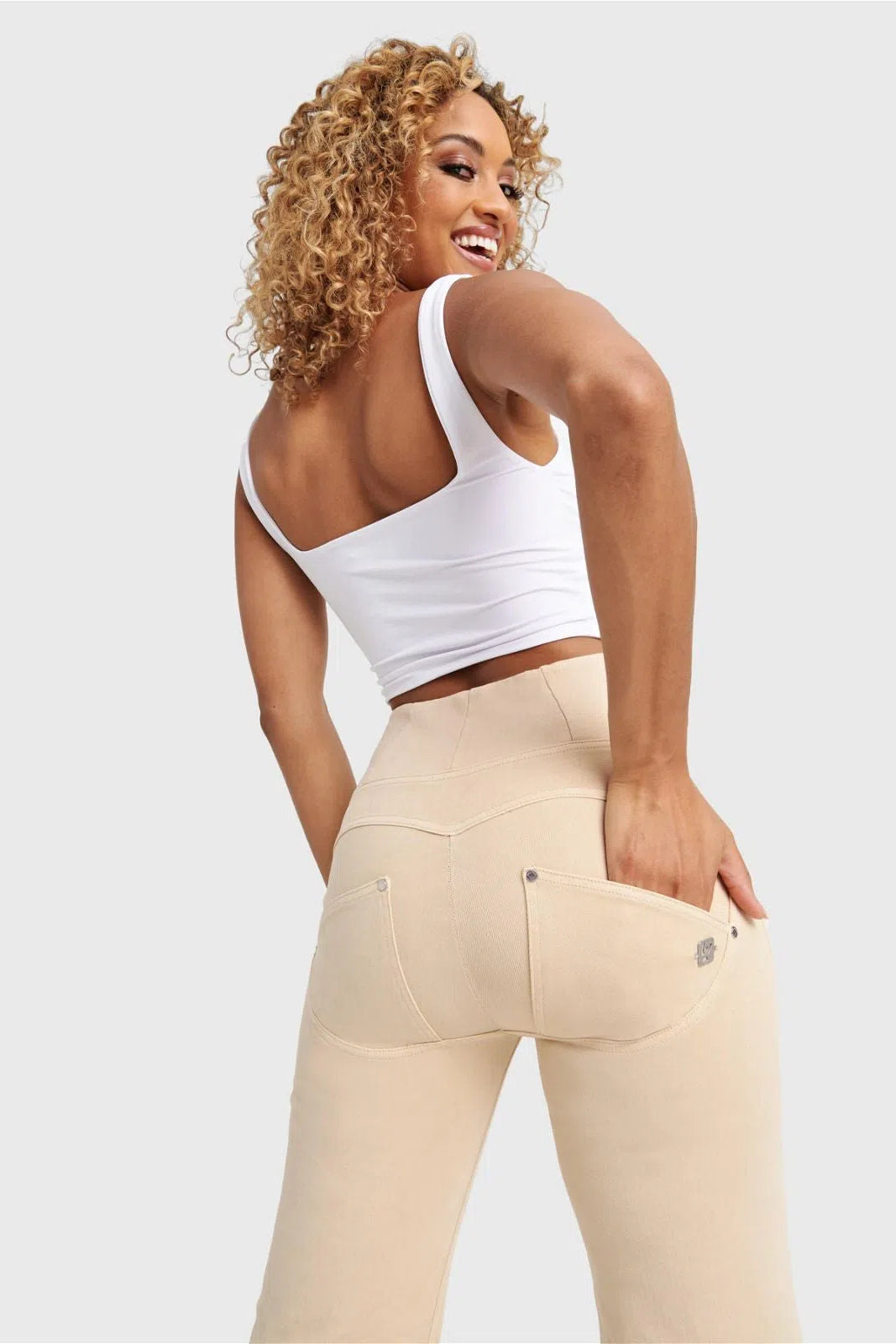 WRUP SNUG Jeans - High Waisted - Cropped - Beige 3