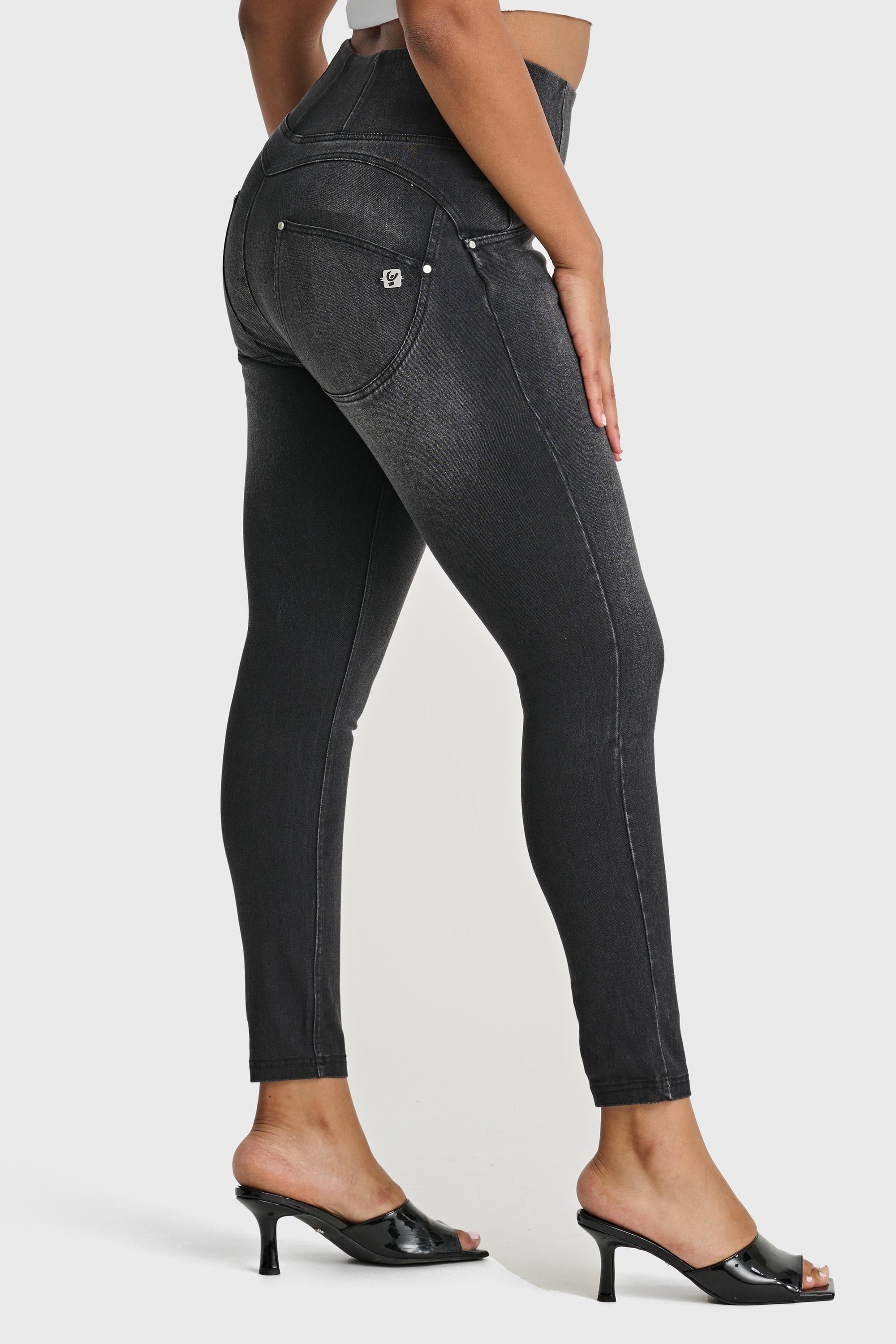 WR.UP® Snug Curvy Jeans - High Waisted - Full Length - Black + Black Stitching 1