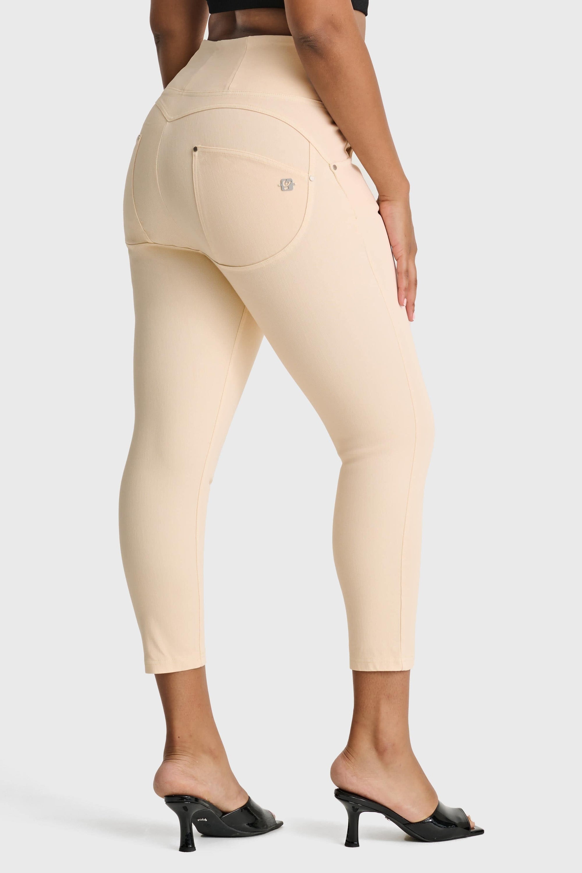 WR.UP® Snug Curvy Jeans - High Waisted - 7/8 Length - Ivory 1
