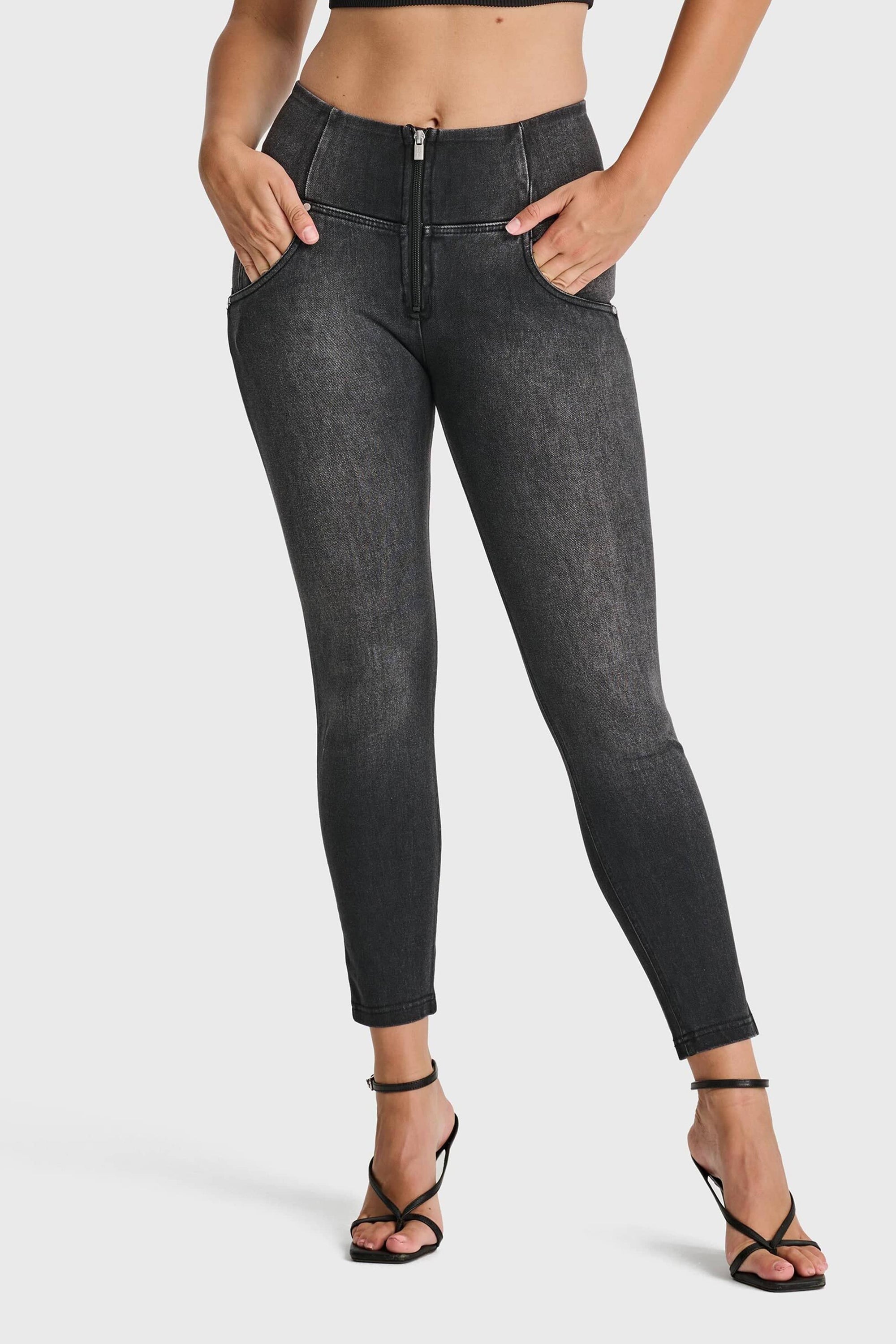 WR.UP® Snug Jeans - High Waisted - 7/8 Length - Black + Black Stitching 4